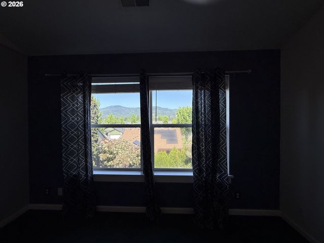 3408 AMBLESIDE Dr, Springfield, OR 97477