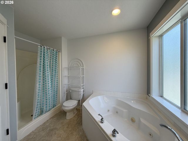 3408 AMBLESIDE Dr, Springfield, OR 97477