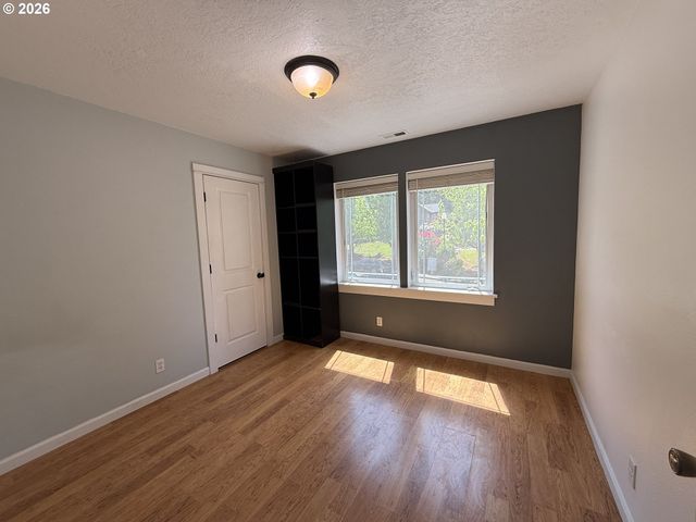 3408 AMBLESIDE Dr, Springfield, OR 97477