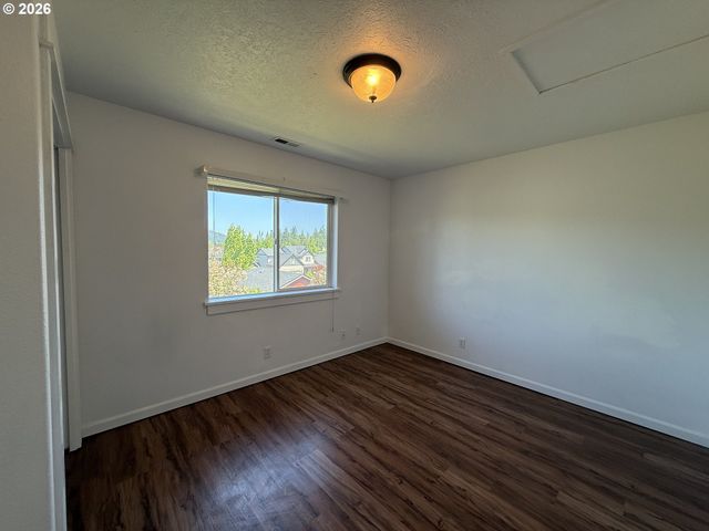 3408 AMBLESIDE Dr, Springfield, OR 97477
