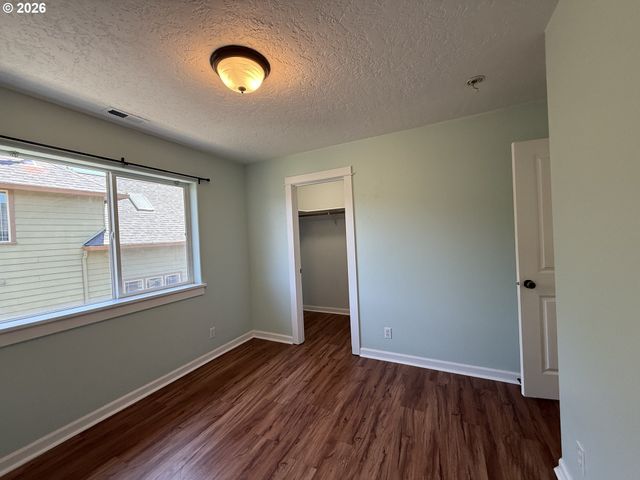 3408 AMBLESIDE Dr, Springfield, OR 97477