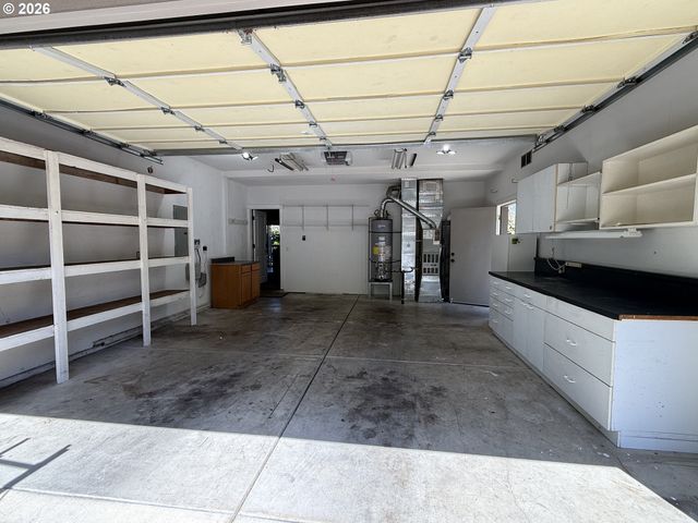 3408 AMBLESIDE Dr, Springfield, OR 97477
