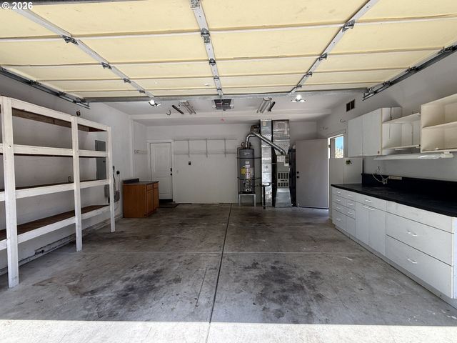 3408 AMBLESIDE Dr, Springfield, OR 97477