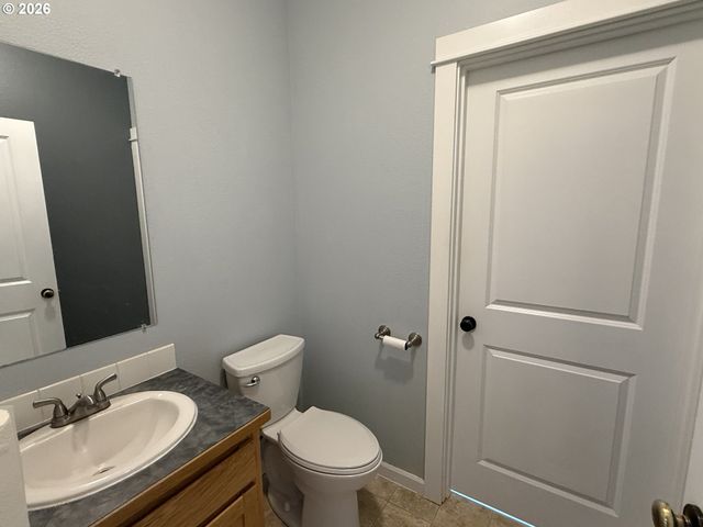 3408 AMBLESIDE Dr, Springfield, OR 97477