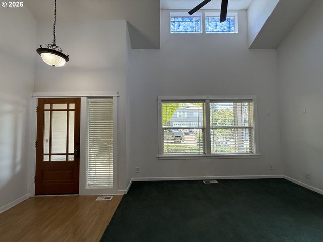 3408 AMBLESIDE Dr, Springfield, OR 97477
