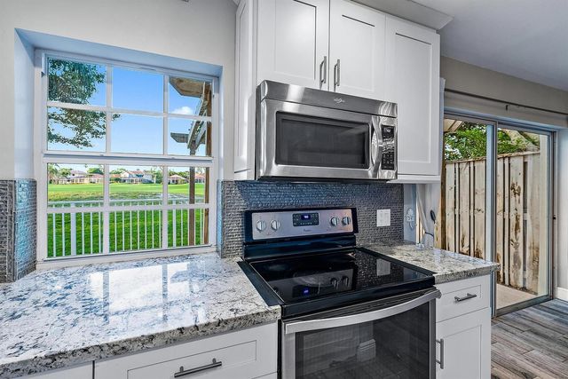 93 Admirals Court, Palm Beach Gardens, FL 33418