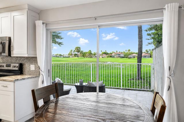 93 Admirals Court, Palm Beach Gardens, FL 33418