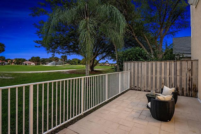 93 Admirals Court, Palm Beach Gardens, FL 33418