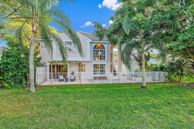 93 Admirals Court, Palm Beach Gardens, FL 33418