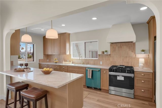 1912 W 76th, Los Angeles, CA 90047