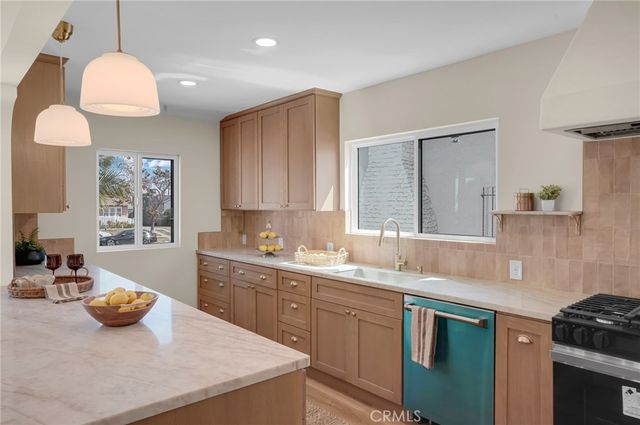 1912 W 76th, Los Angeles, CA 90047