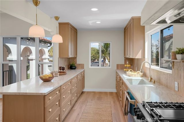 1912 W 76th, Los Angeles, CA 90047