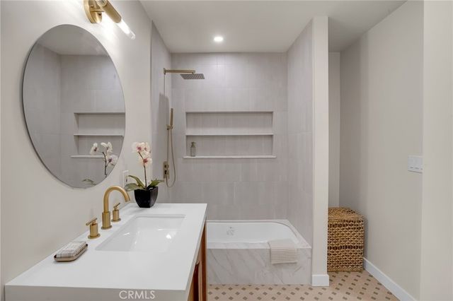 1912 W 76th, Los Angeles, CA 90047
