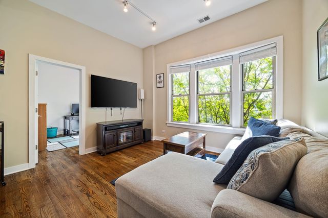 4055 N Wolcott Avenue 3S, Chicago, IL 60613