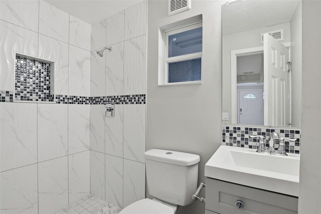 Image 21 of property listing at 6033 W AMELIA STREET, Orlando, FL 32835