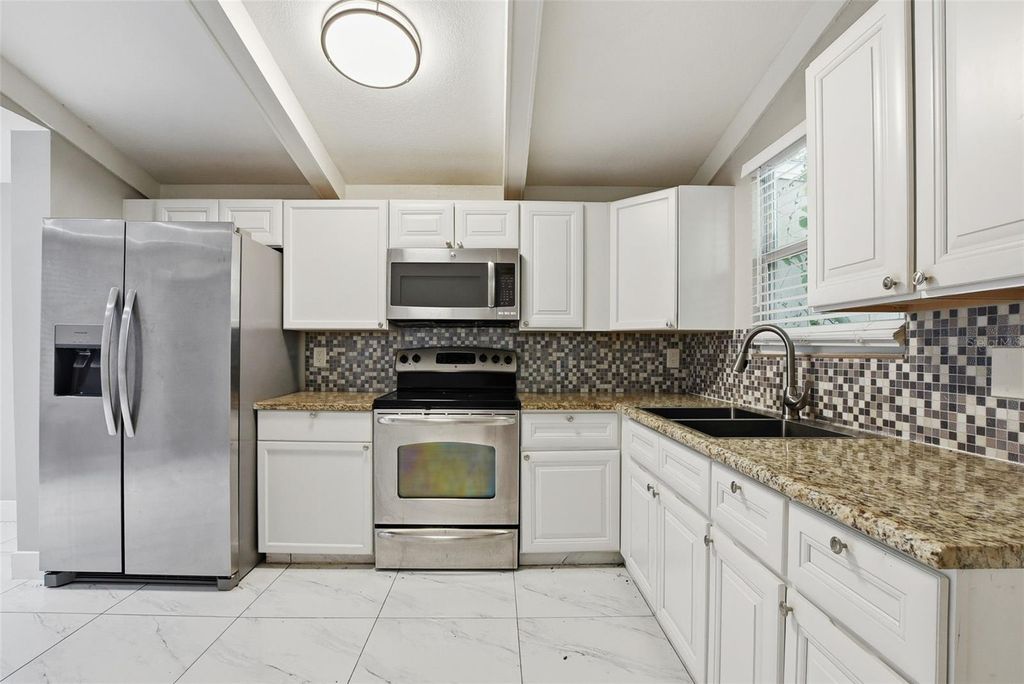 Image 8 of property listing at 6033 W AMELIA STREET, Orlando, FL 32835