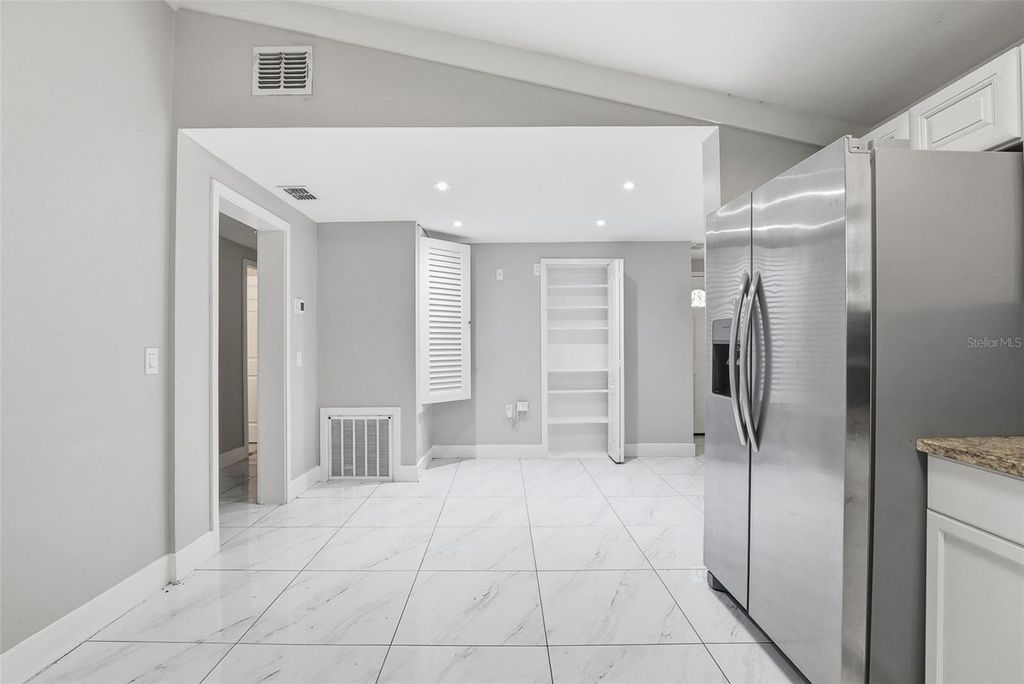 Image 9 of property listing at 6033 W AMELIA STREET, Orlando, FL 32835