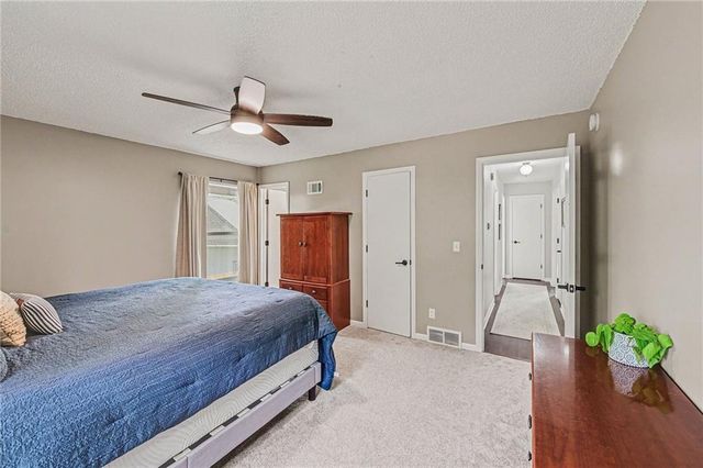 1026 NE 97th Place, Kansas City, MO 64155