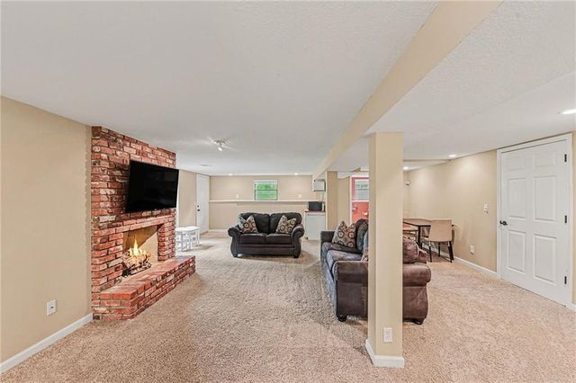 1026 NE 97th Place, Kansas City, MO 64155