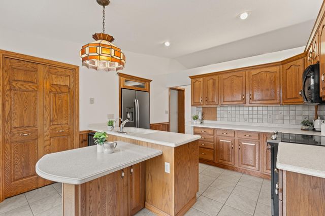 1090 Buckridge Drive NE, Rochester, MN 55906