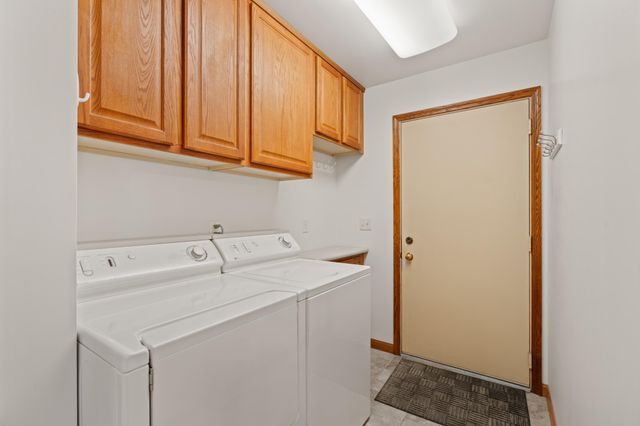 1090 Buckridge Drive NE, Rochester, MN 55906