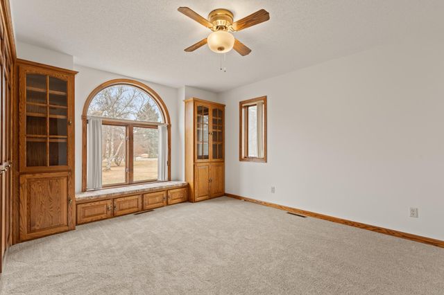 1090 Buckridge Drive NE, Rochester, MN 55906