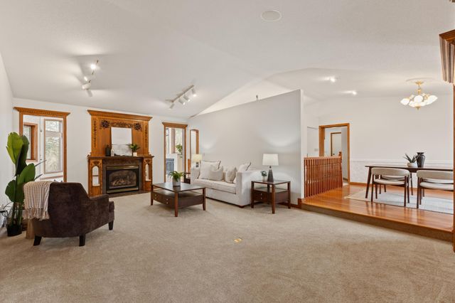 1090 Buckridge Drive NE, Rochester, MN 55906