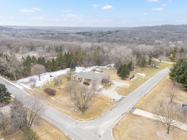 1090 Buckridge Drive NE, Rochester, MN 55906