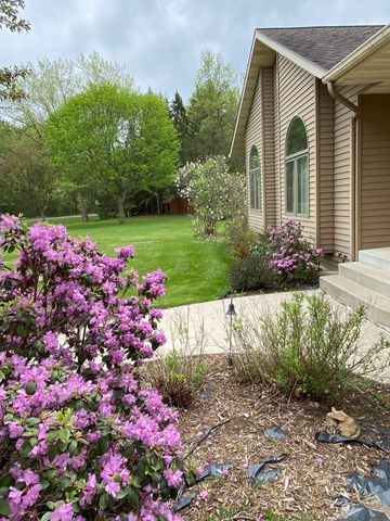 1090 Buckridge Drive NE, Rochester, MN 55906