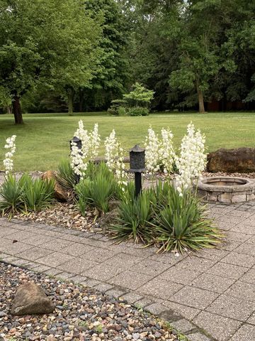 1090 Buckridge Drive NE, Rochester, MN 55906