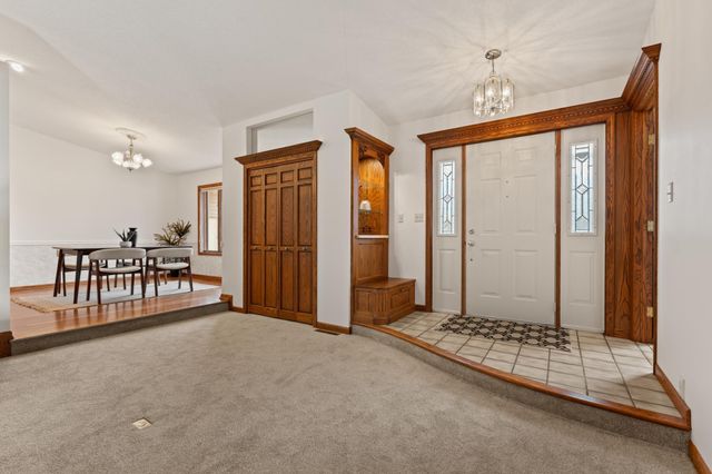 1090 Buckridge Drive NE, Rochester, MN 55906