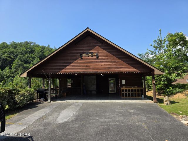 1425 Nicoha Blvd, Sevierville, TN 37876