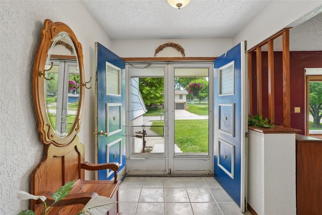 1124 15th Street, West Des Moines, IA 50265