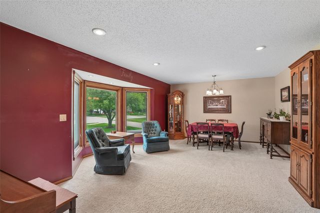 1124 15th Street, West Des Moines, IA 50265