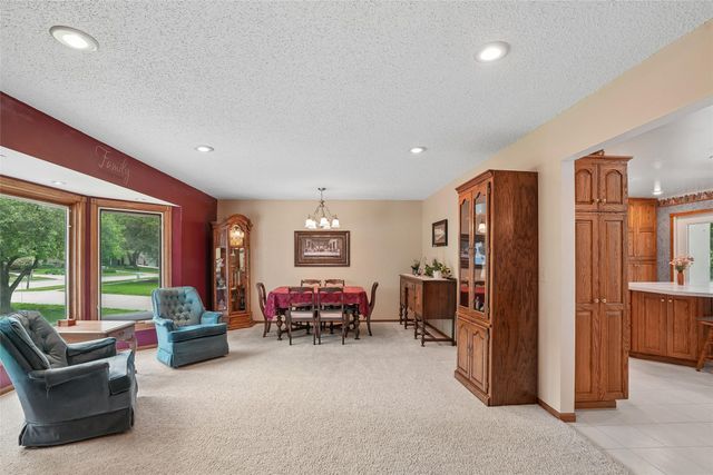 1124 15th Street, West Des Moines, IA 50265
