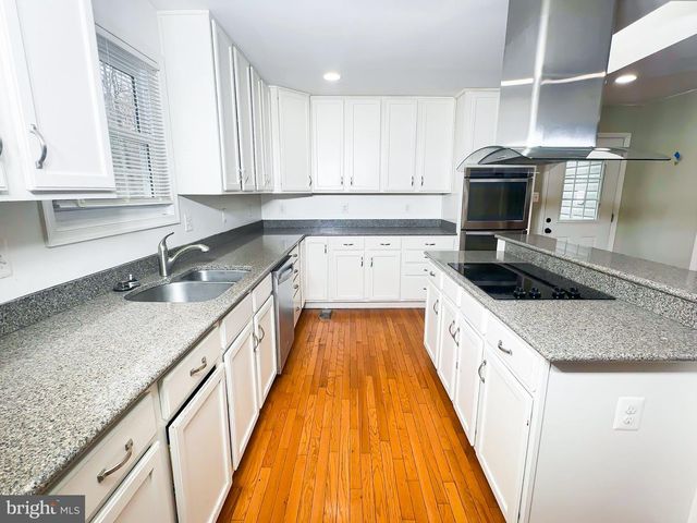 2204 HOLLY OAK CT, Waldorf, MD 20601