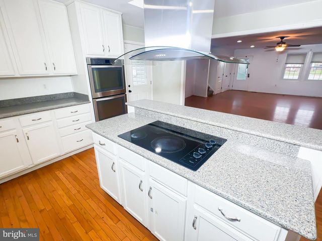 2204 HOLLY OAK CT, Waldorf, MD 20601