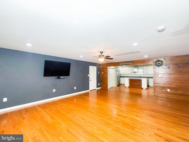 2204 HOLLY OAK CT, Waldorf, MD 20601