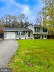 2204 HOLLY OAK CT, Waldorf, MD 20601