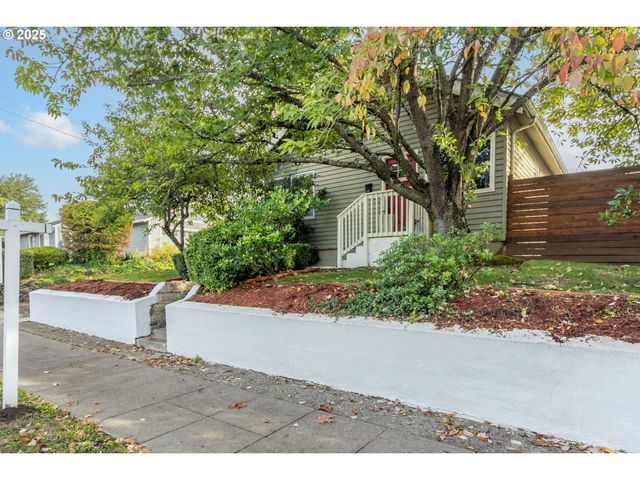 2101 E 33RD St, Vancouver, WA 98663