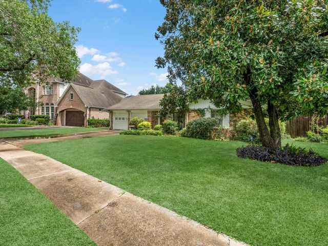 4910 Yarwell Drive, Houston, TX 77096
