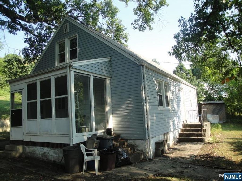 290 Central Avenue, Haledon, NJ 07508