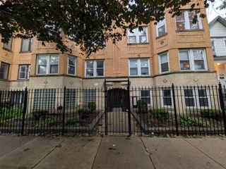3430 W Parker Avenue 1, Chicago, IL 60647