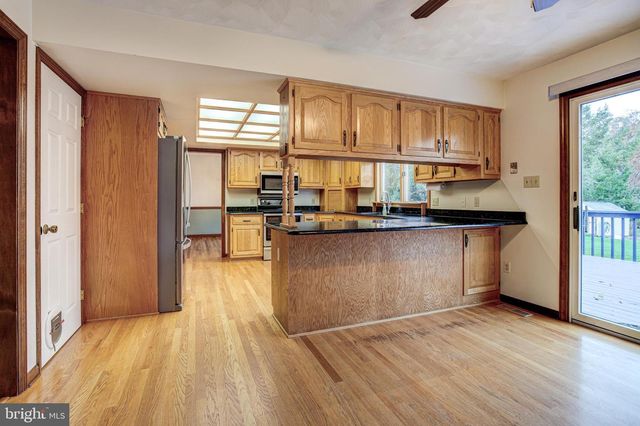 1765 CAMBRIDGE DR, State College, PA 16803