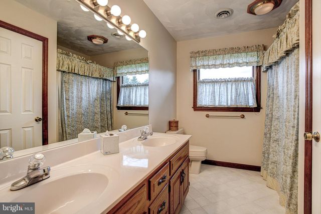 1765 CAMBRIDGE DR, State College, PA 16803