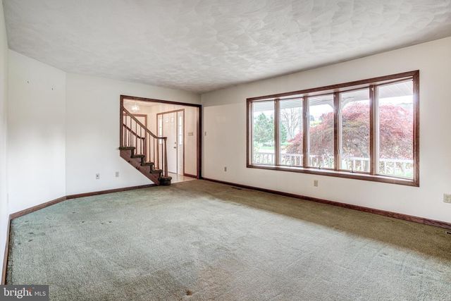 1765 CAMBRIDGE DR, State College, PA 16803