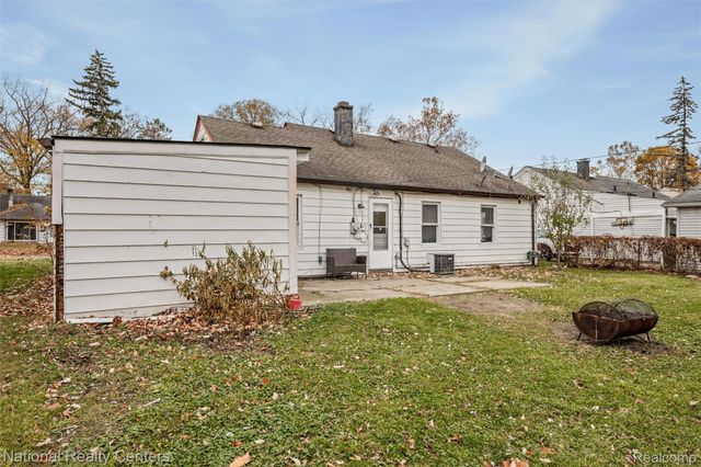 22160 Morton Street, Oak Park, MI 48237