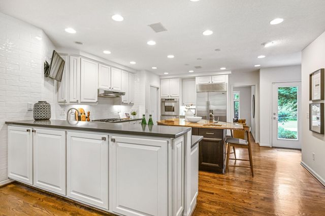 4541 Meadow Road, Edina, MN 55424