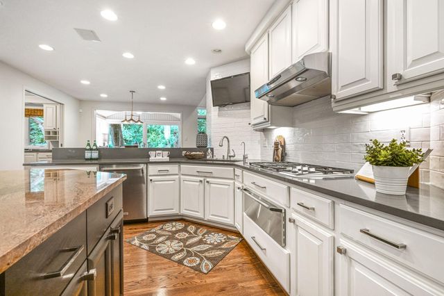 4541 Meadow Road, Edina, MN 55424