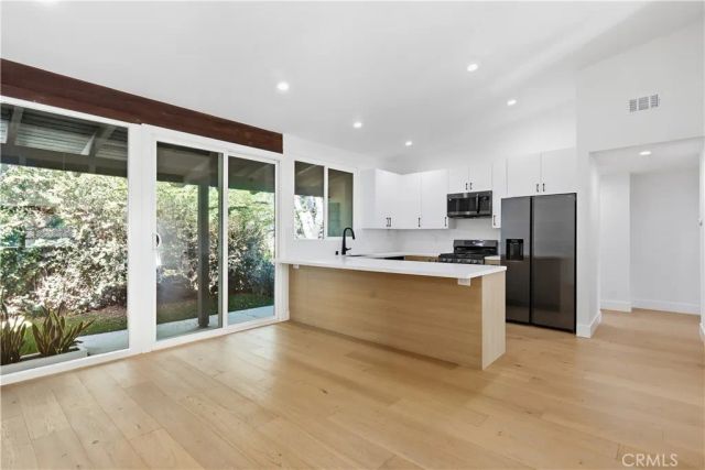 558 Vista Flora, Newport Beach, CA 92660